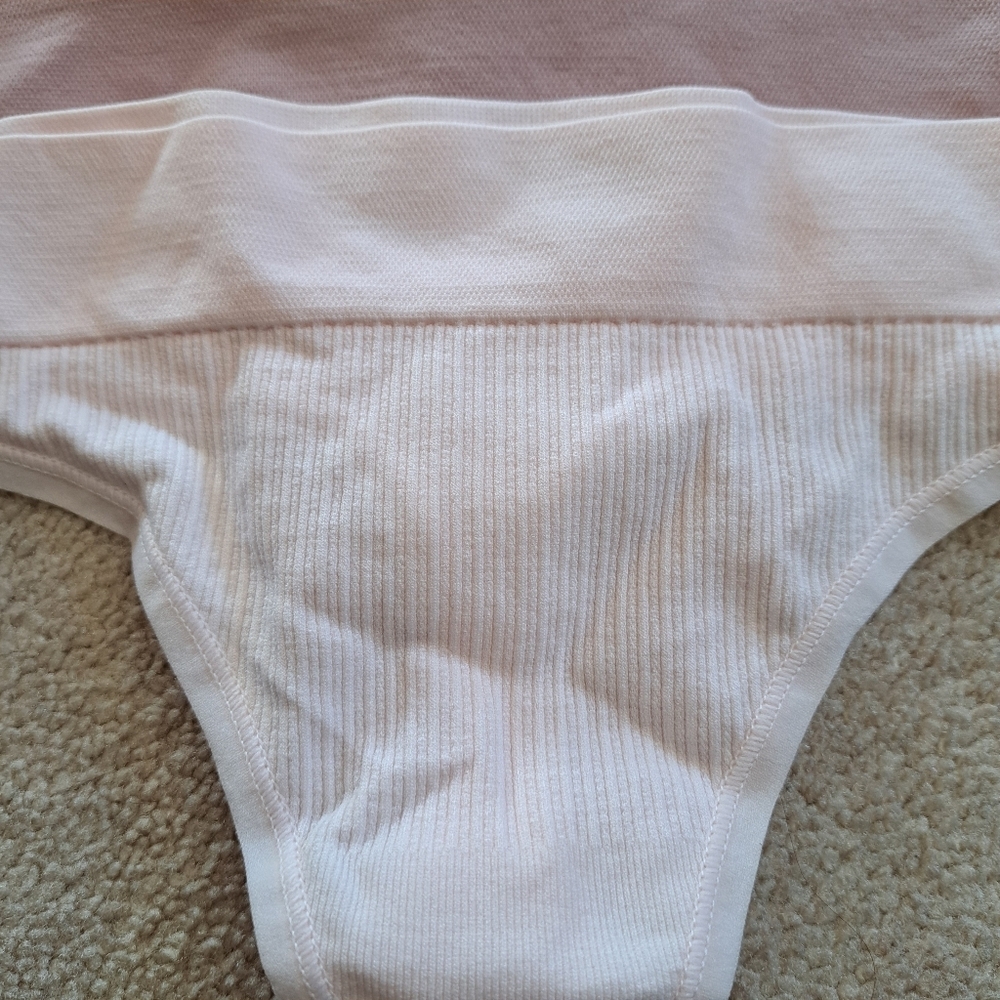 Tahari Thong Underwear 5 Pack Panties Neutral Pastels Seamless Size Medium NEW - Picture 3 of 11